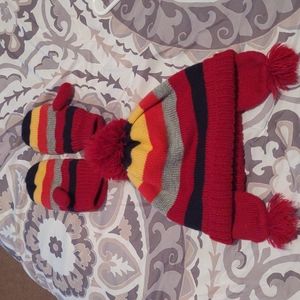 Children's place hat and mitten set size 4t/5t